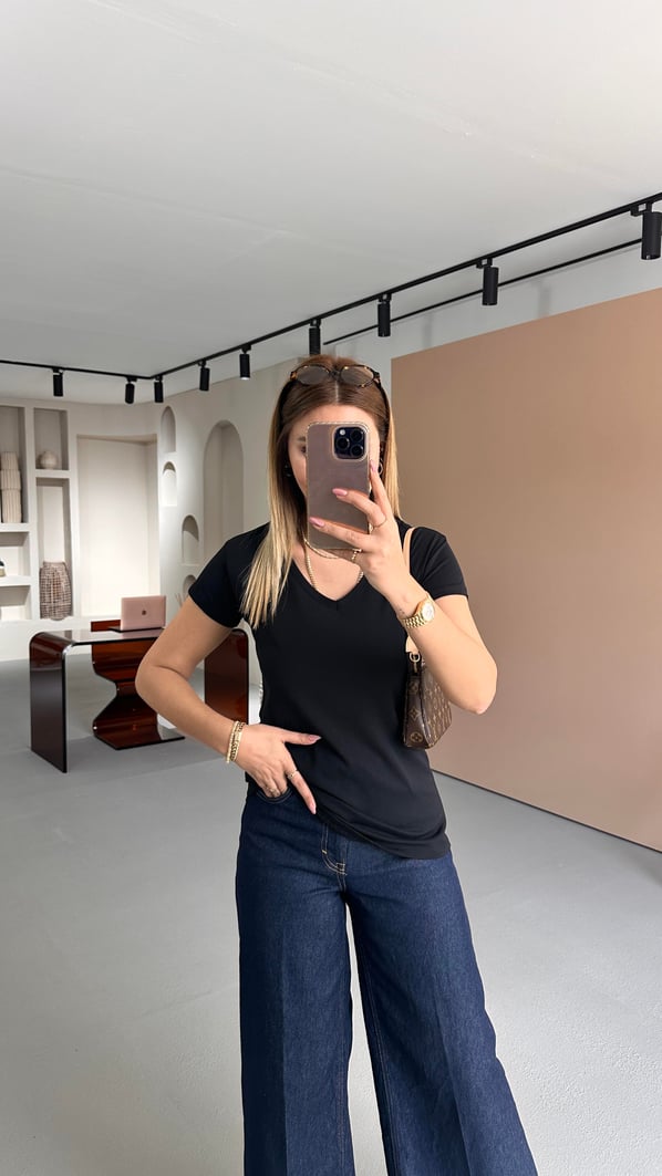 Özel Seri V Yaka Siyah Basic Pamuklu Modal Tshirt