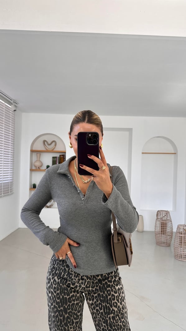 Polo Yaka Düğme Detay Gri Triko Bluz