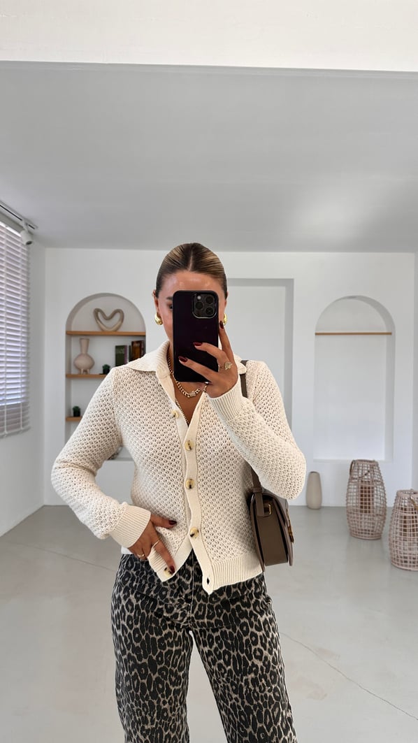 Polo Yaka Kemik Düğme Detay Petek Dokulu Ekru Hırka