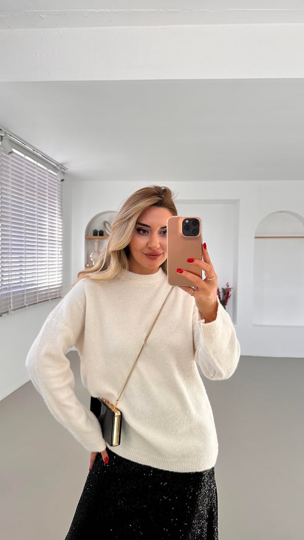 Premium Seri Bisiklet Yaka Oversize Ekru Yumoş Kazak