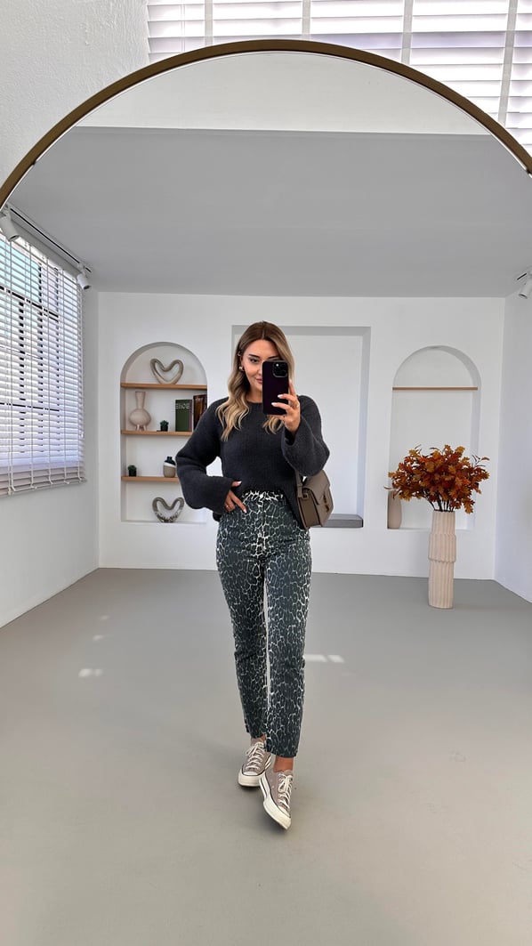 Premium Seri Kesik Paça Antrasit Leopar Boyfit Jean