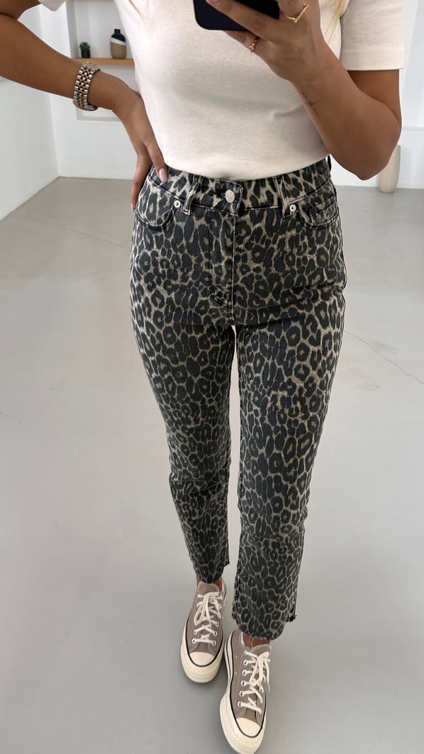 Premium Seri Kesik Paça Likralı Leopar Boyfit Jean