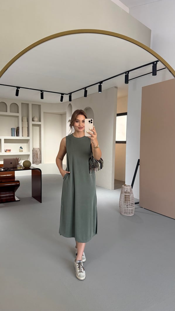 Premium Seri Kolsuz Yırtmaç Detay Haki Pike Modal Elbise