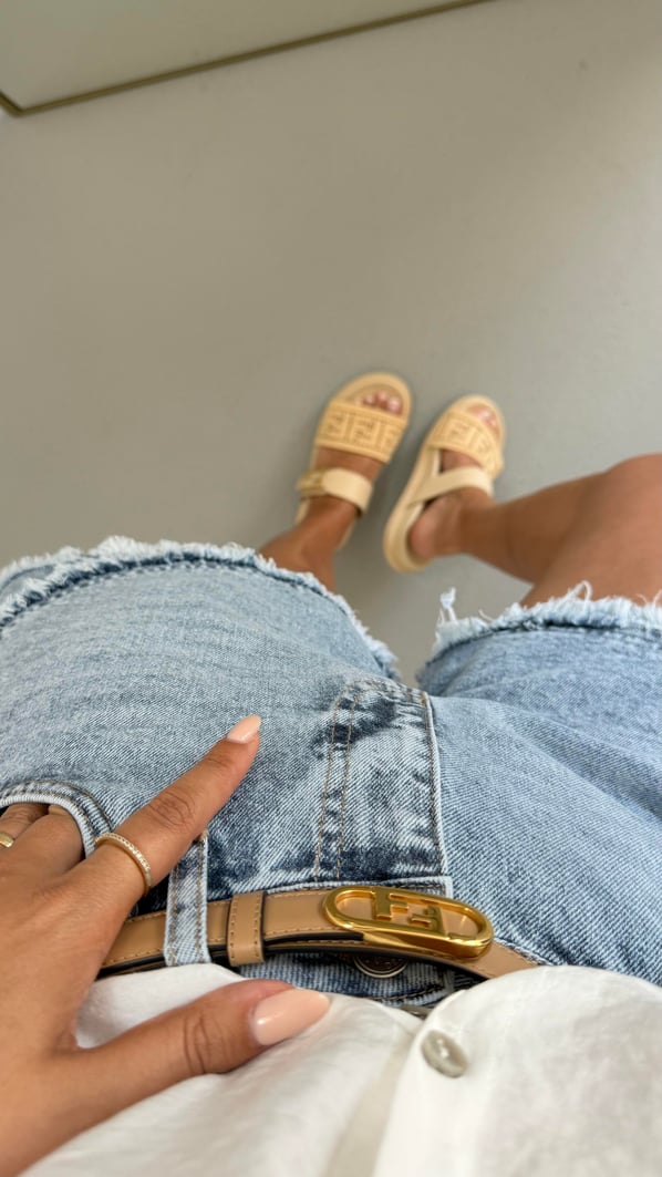 Püskül Detay Yıkamalı Denim Şort