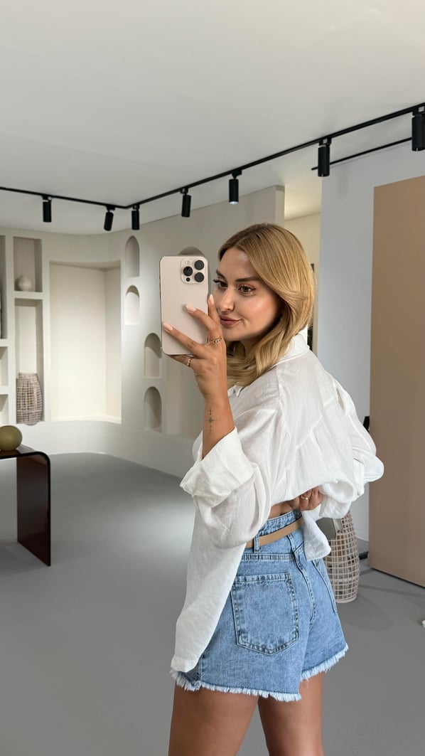 Püskül Detay Yıkamalı Denim Şort