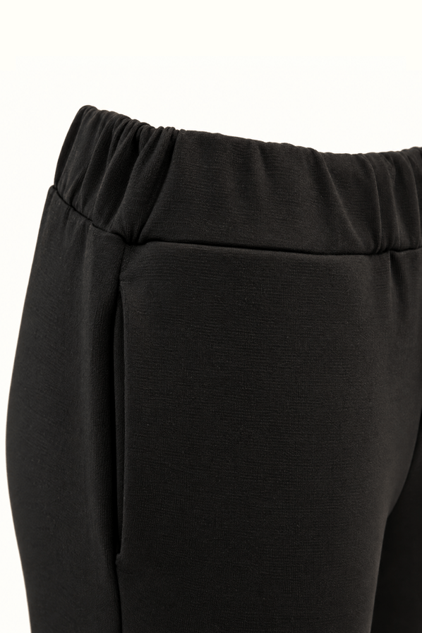 Beli Lastikli Siyah Jogger PantolonSezgi Tekin