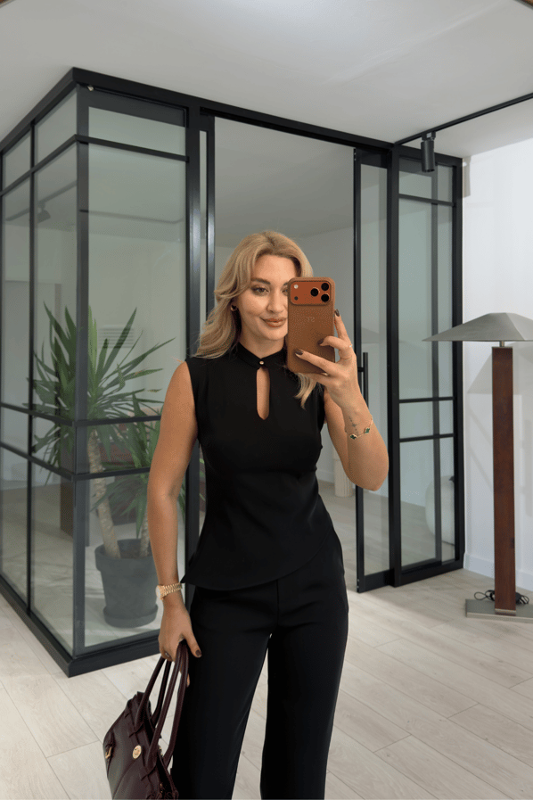 Damla Dekolteli Asimetrik Siyah BluzSezgi Tekin