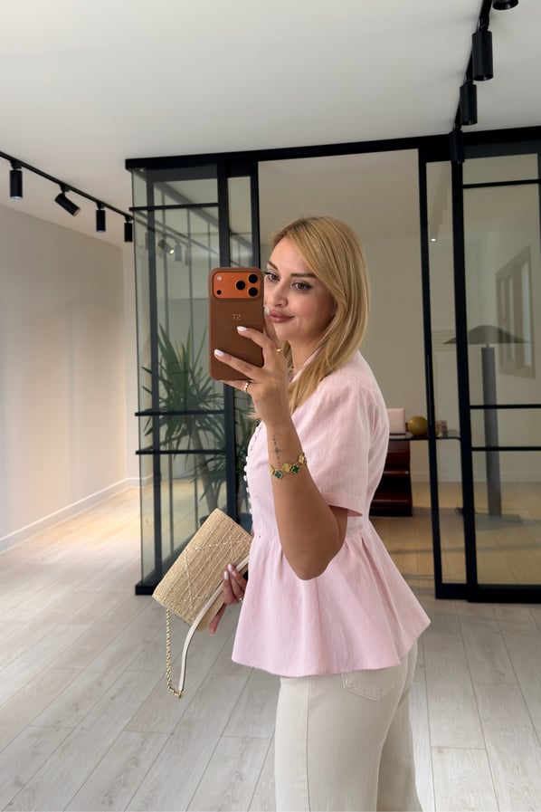 Düğme Detay Volanlı Pudra Pembe Gömlek BluzSezgi Tekin