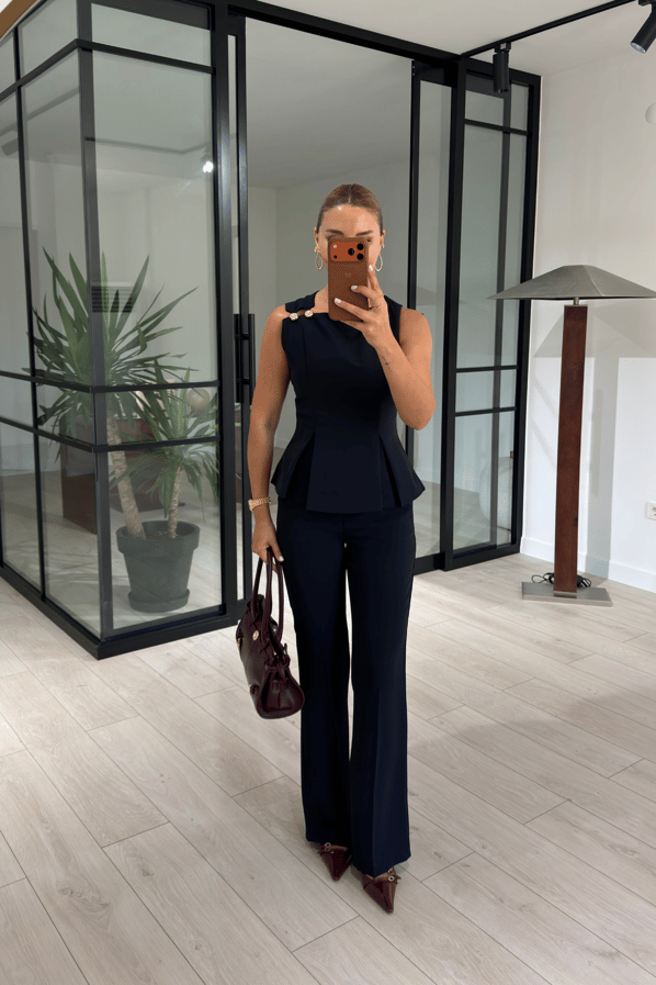 Gold Düğme Detay Pileli Bluz / Pantolon Lacivert TakımSezgi Tekin