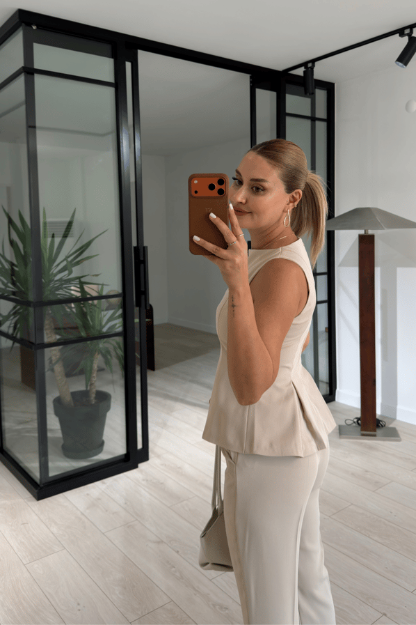 Gold Düğme Detay Pileli Bluz / Pantolon Taş TakımSezgi Tekin