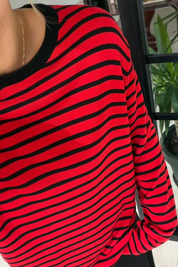 Kırmızı-Siyah Çizgili Oversize Triko BluzSezgi Tekin