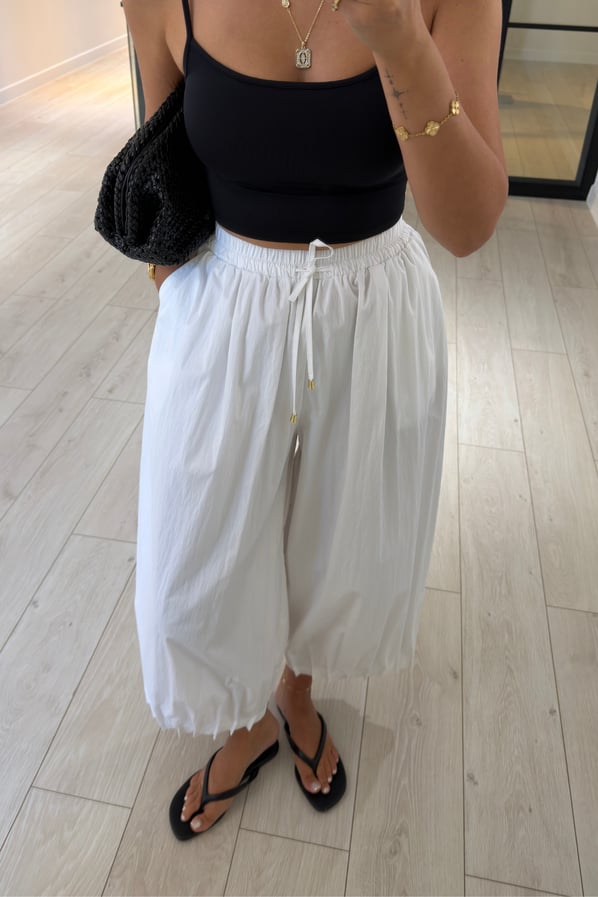 Paça Pilise Detay Ekru Poplin Balon PantolonSezgi Tekin