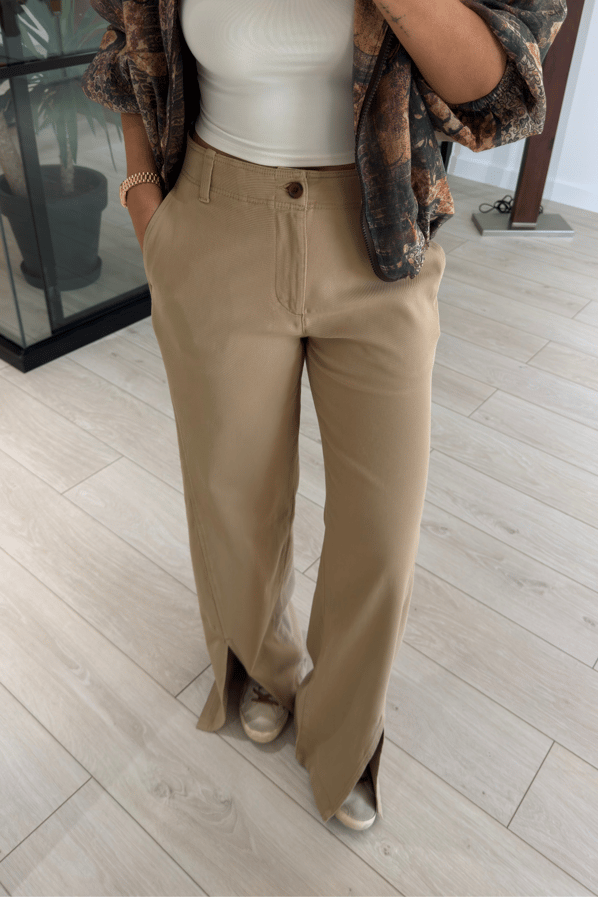 Premium Seri Önden Yırtmaçlı Camel PantolonSezgi Tekin