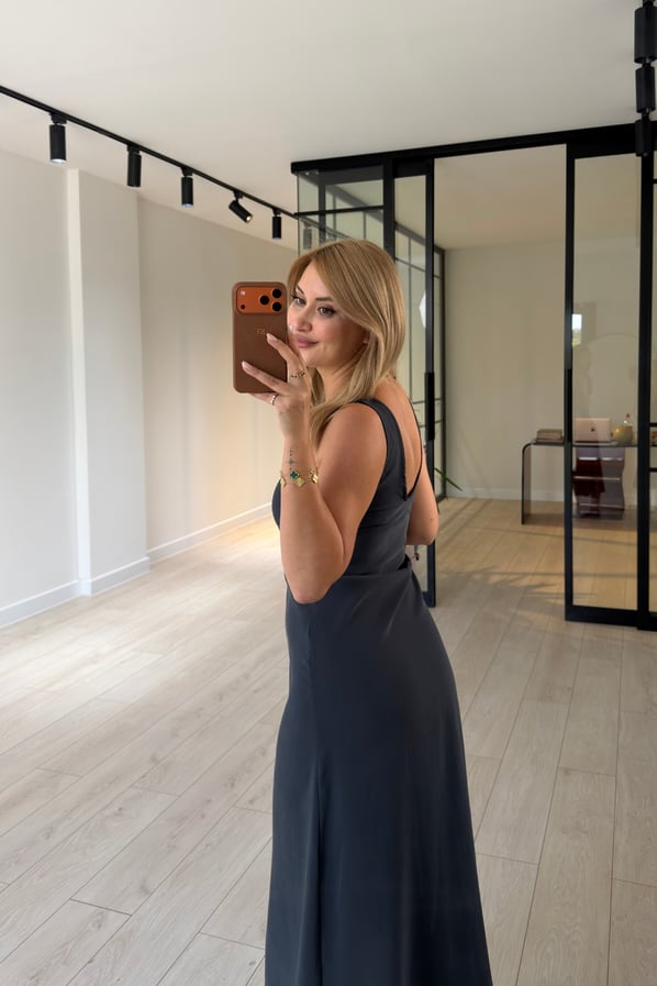 Premium Seri Önden Yırtmaçlı V Yaka Antrasit Tensel ElbiseSezgi Tekin