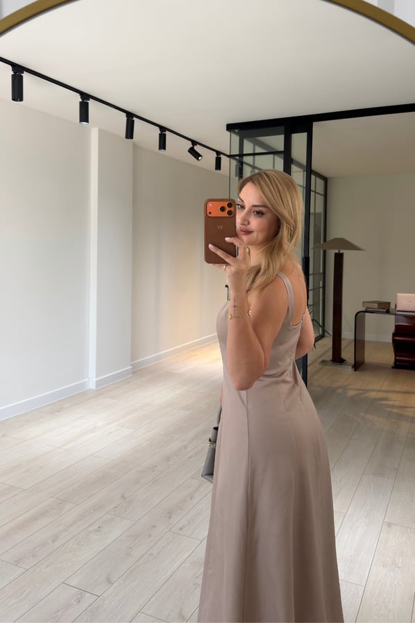 Premium Seri Yırtmaçlı Kare Yaka Vizon Tensel ElbiseSezgi Tekin