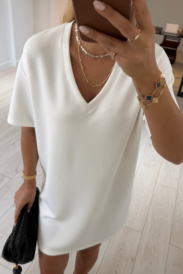 V Yaka Oversize Beyaz Modal ElbiseSezgi Tekin