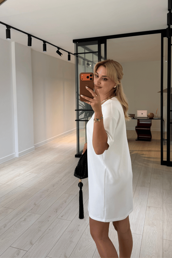V Yaka Oversize Beyaz Modal ElbiseSezgi Tekin