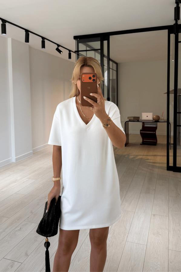 V Yaka Oversize Beyaz Modal ElbiseSezgi Tekin