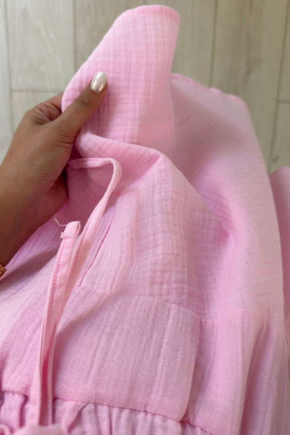 Volanlı Asimetrik Kesim Pembe Müslin Şort EtekSezgi Tekin