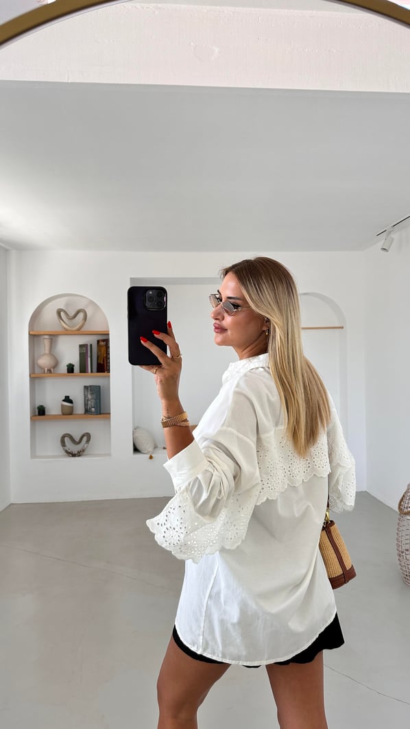 Sırt Fisto Detay Oversize Beyaz Gömlek