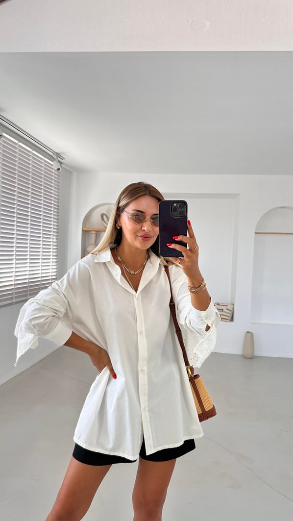 Sırt Fisto Detay Oversize Beyaz Gömlek