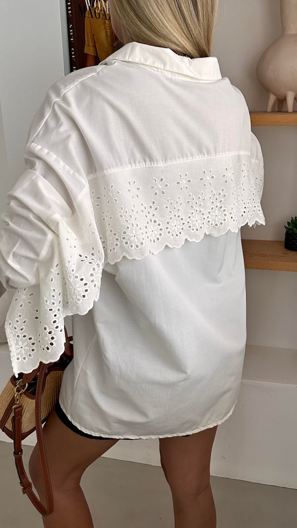 Sırt Fisto Detay Oversize Beyaz Gömlek