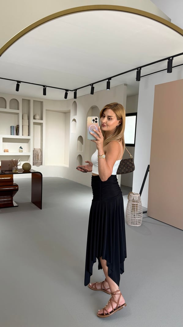 Tek Yırtmaç Detay Siyah Gode Etek