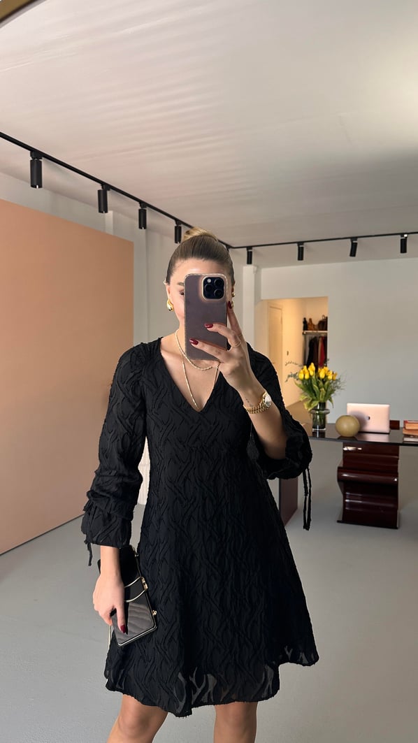 V Yakla Dokulu Vual Siyah Çan Elbise