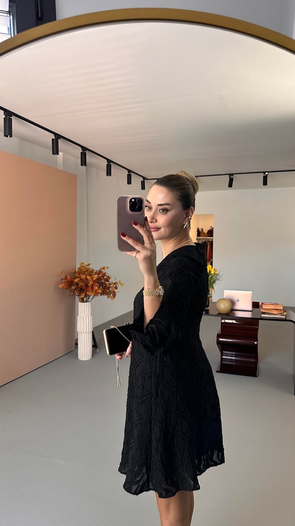 V Yakla Dokulu Vual Siyah Çan Elbise