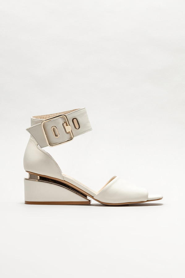 Bej deri dolgu topuklu kadın sandalet - Elle Shoes
