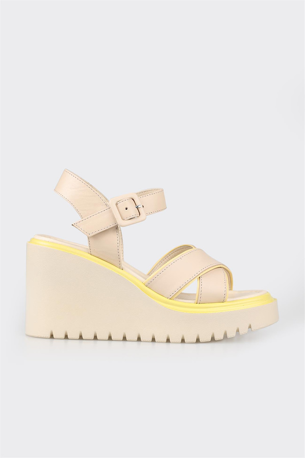 Ekru deri dolgu topuklu kadın sandalet - Elle Shoes