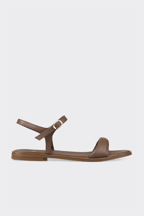 Kahve deri simli düz kadın sandalet, ofis stili için - Elle Shoes
