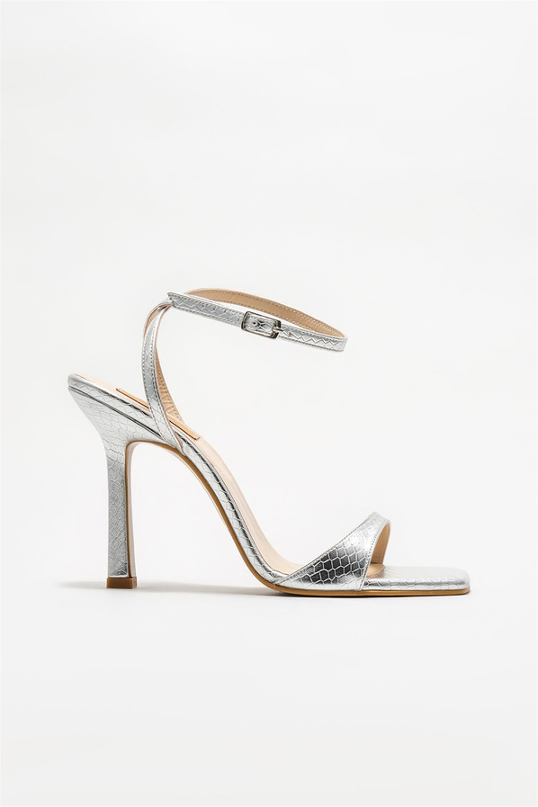 Lame gümüş bağcıklı kare burunlu kadın topuklu sandalet, rahat kullanım için - Elle Shoes