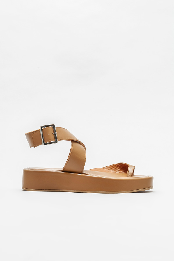 Naturel deri dolgu topuklu kadın sandalet - Elle Shoes