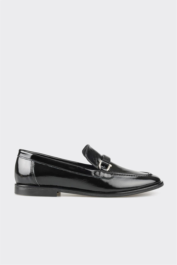 Siyah deri ve rugan metal tokalı kadın loafer, günlük kullanım için - Elle Shoes