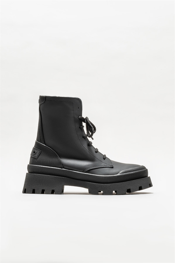 Siyah deri kadın bot, günlük kullanım için - Elle Shoes