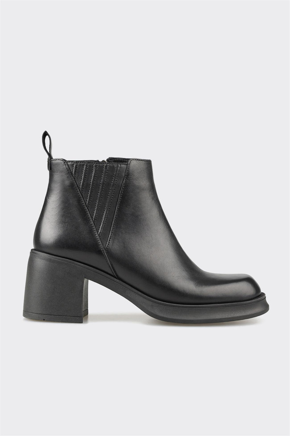 Siyah deri kadın bot, günlük kullanım için - Elle Shoes