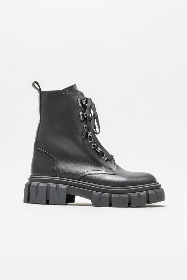 Siyah deri kadın bot, günlük kullanım için - Elle Shoes