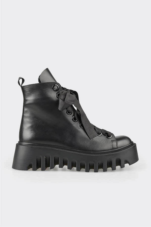 Siyah deri kadın bot, günlük kullanım için - Elle Shoes