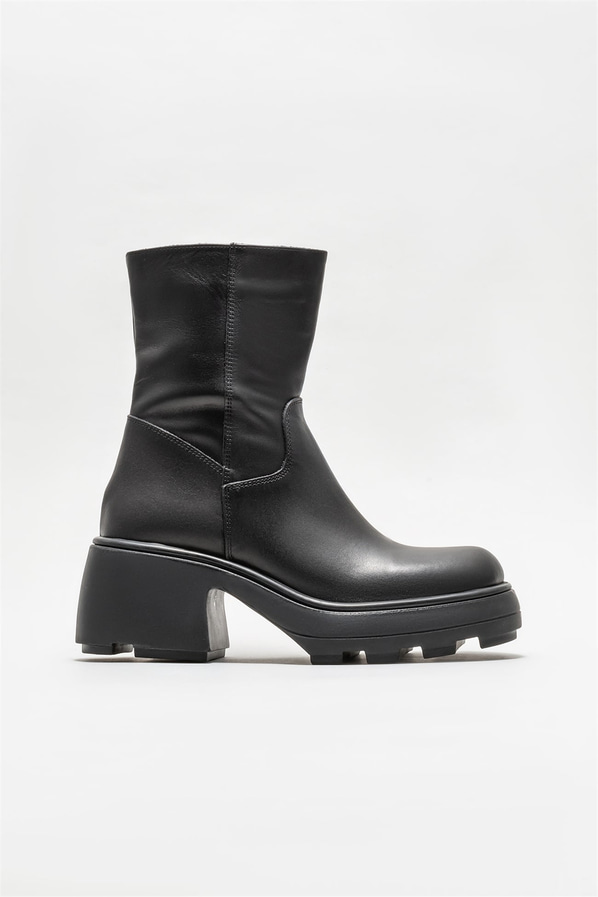 Siyah deri kadın bot, günlük kullanım için - Elle Shoes