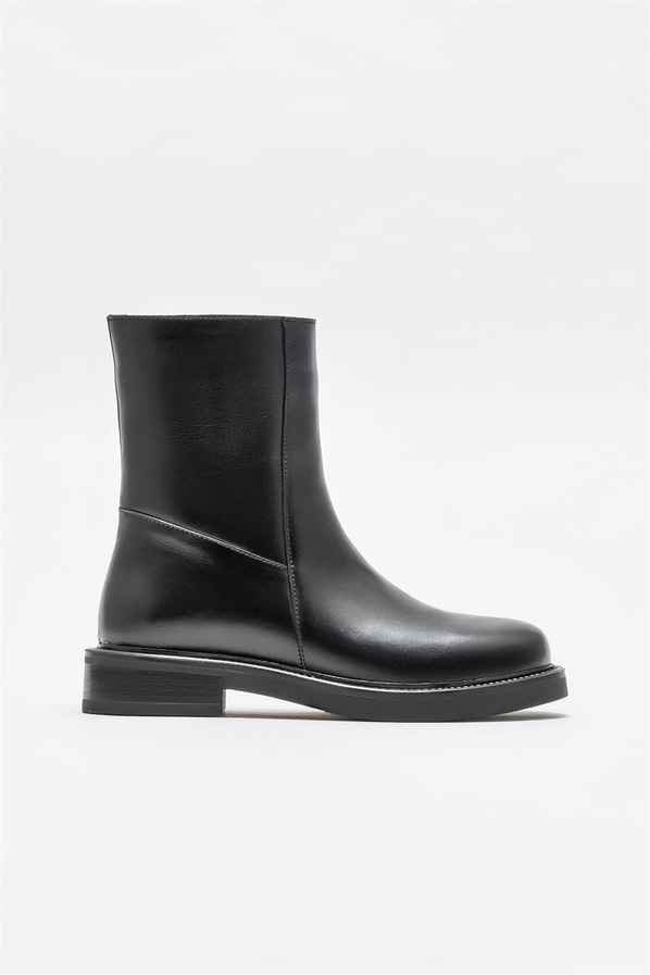 Siyah deri kadın bot, günlük kullanım için - Elle Shoes