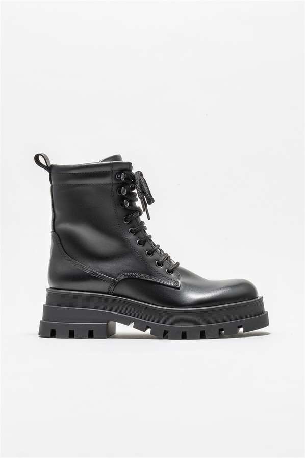 Siyah deri kadın bot, günlük kullanım için - Elle Shoes
