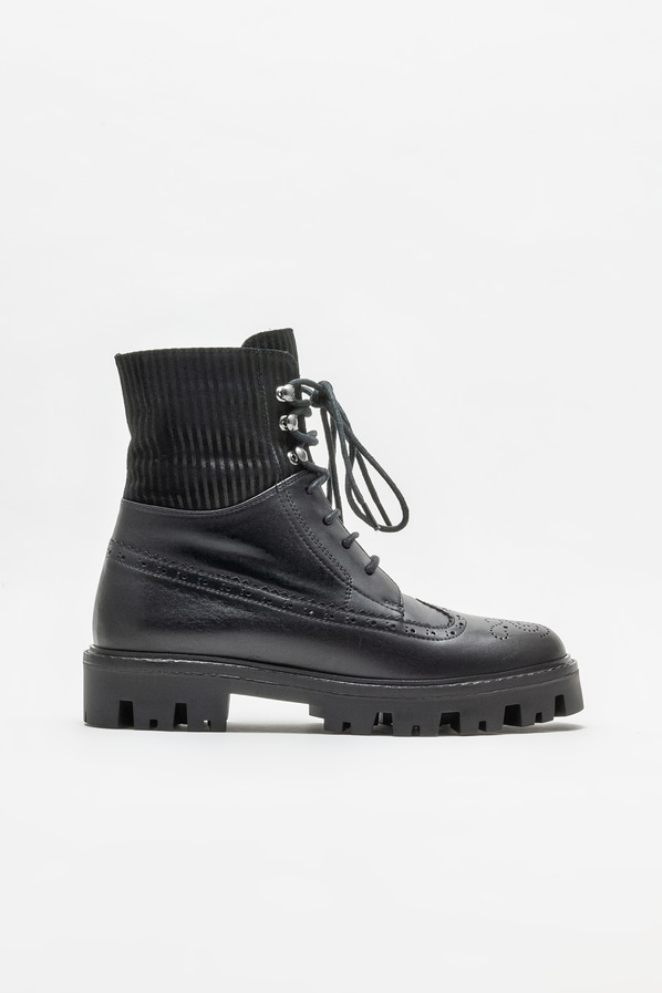 Siyah deri düz kadın bot, günlük kullanım için - Elle Shoes