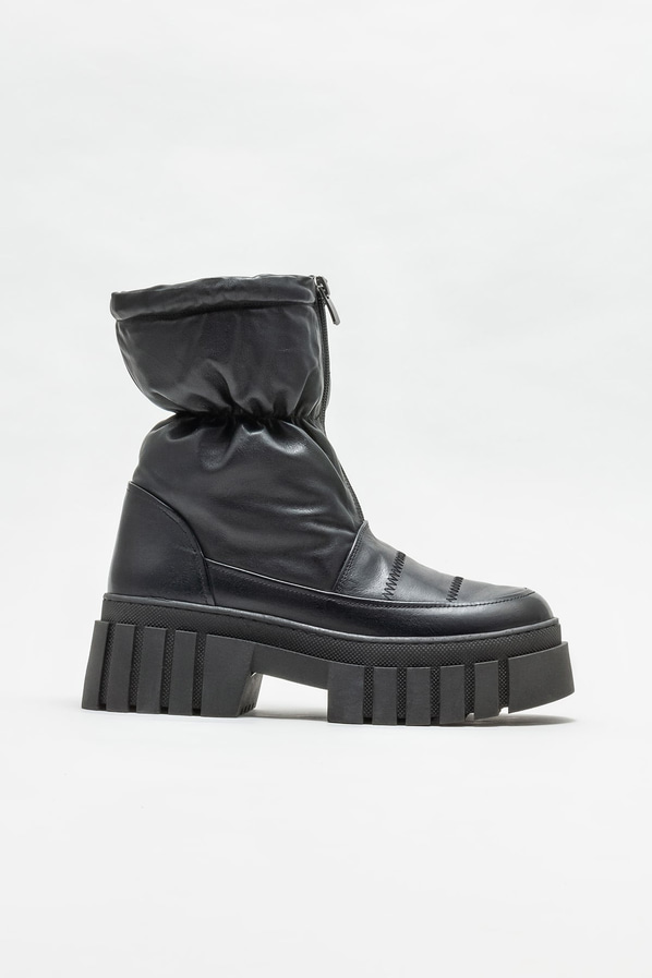 Siyah deri düz kadın bot, günlük kullanım için - Elle Shoes