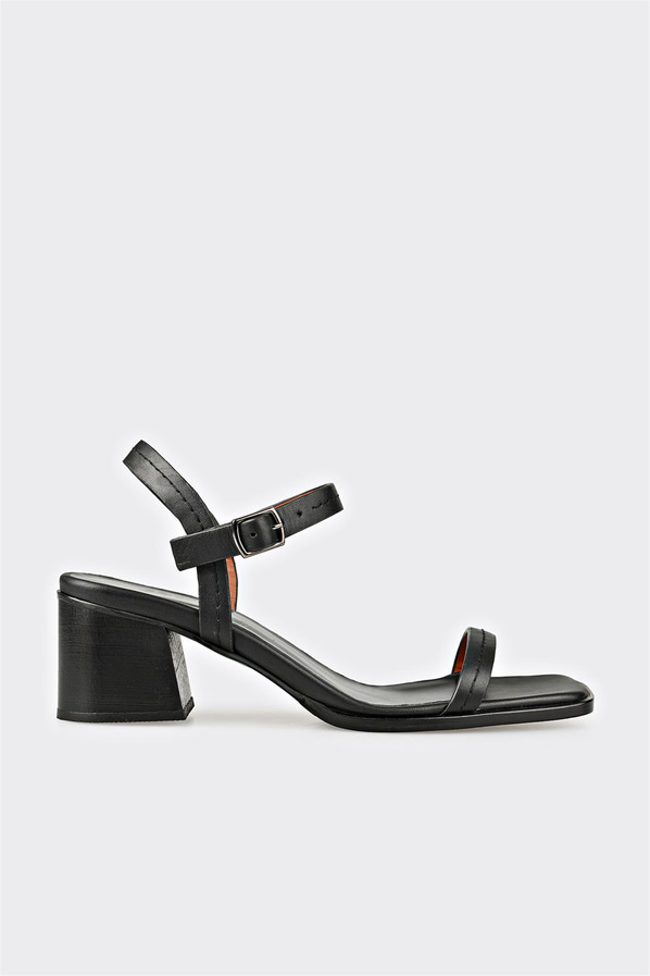 Siyah deri kadın topuklu sandalet, ofis stili için - Elle Shoes
