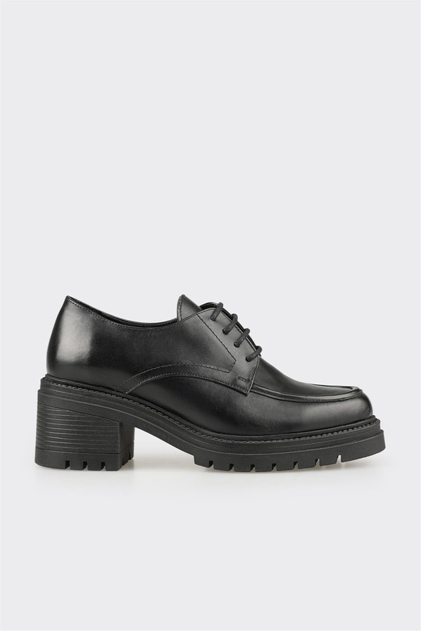 Siyah Deri Kadın Topuklu Ayakkabı