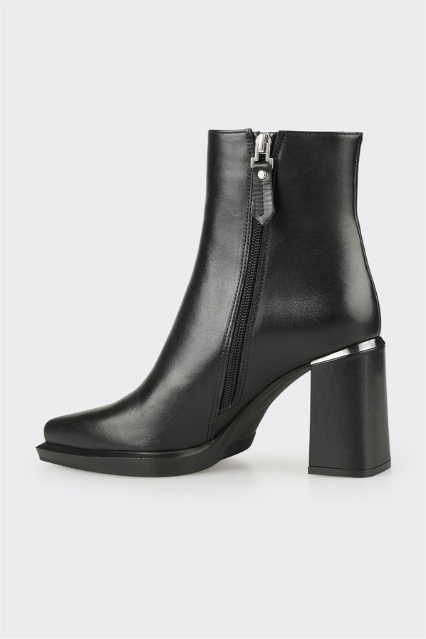 Siyah Deri Kadın Topuklu Bot