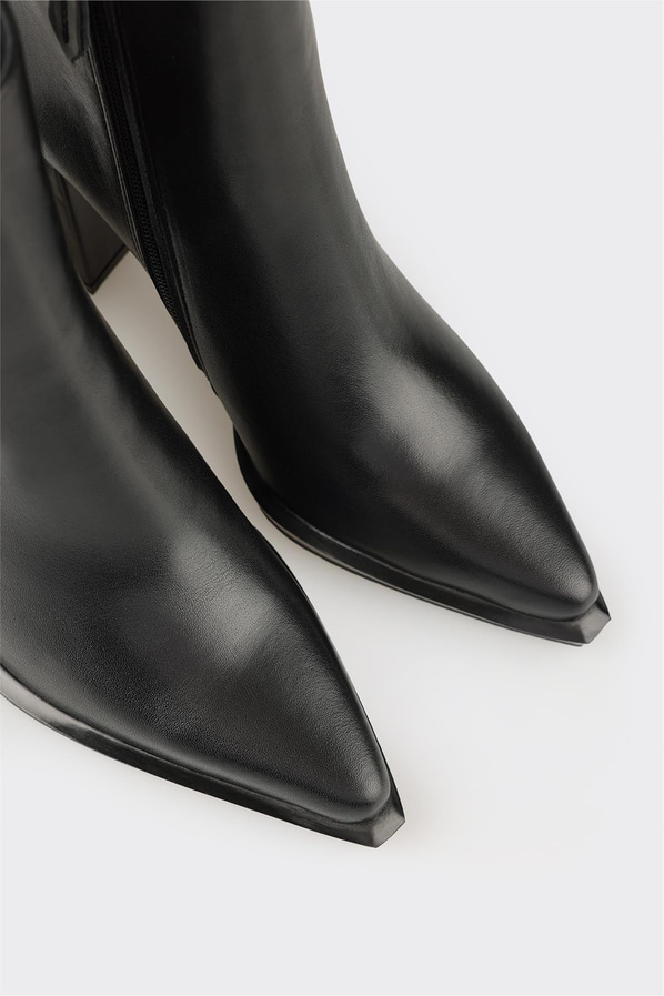 Siyah Deri Kadın Topuklu Bot