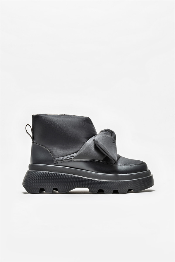 Siyah düz kadın bot, günlük kullanım için - Elle Shoes