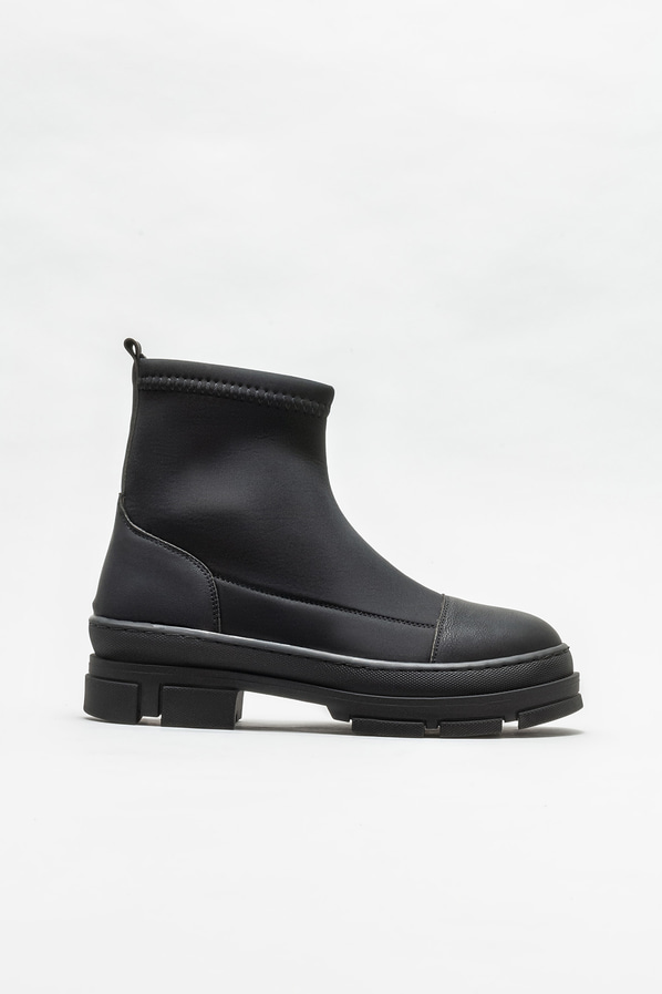Siyah düz kadın bot, günlük kullanım için - Elle Shoes